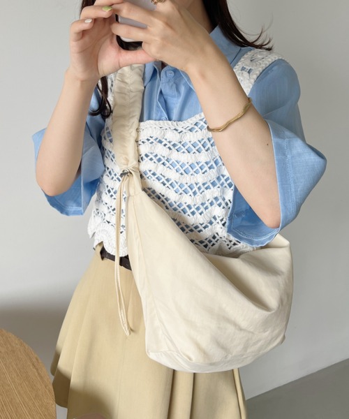 CLEA(クレア)の「ドローコードショルダー2WAYムーンバッグ(ショルダーバッグ・レディース・アイボリー/グリーン/ブルー/ブラック・FREE)」の16枚目の写真