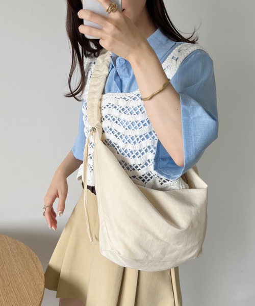 CLEA(クレア)の「ドローコードショルダー2WAYムーンバッグ(ショルダーバッグ・レディース・アイボリー/グリーン/ブルー/ブラック・FREE)」の12枚目の写真