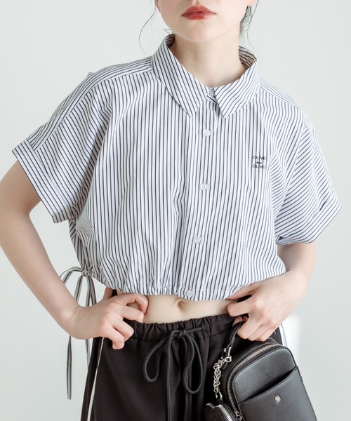 OLIVE des OLIVE（オリーブデオリーブ）の「クロップドドルマンシャツ　1031040430（シャツ/ブラウス・レディース・イエロー/サックスブルー/ブラック/オフホワイト・FREE）」の3枚目の写真