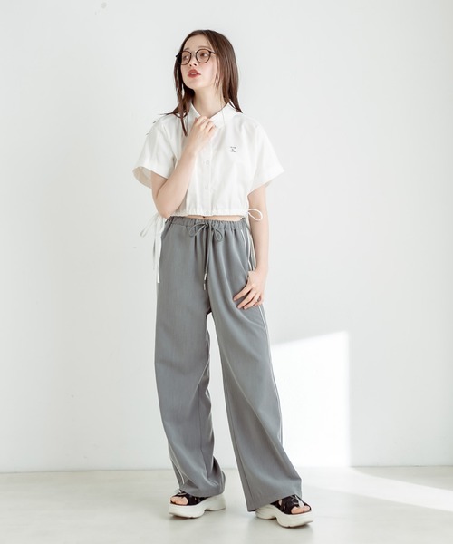 OLIVE des OLIVE（オリーブデオリーブ）の「クロップドドルマンシャツ　1031040430（シャツ/ブラウス・レディース・イエロー/サックスブルー/ブラック/オフホワイト・FREE）」の5枚目の写真