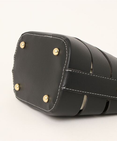 Chez toi(シェトワ)の「巾着付カットワーク合皮BAG(ショルダーバッグ・レディース・ブラック/ベージュ/イエロー・FREE)」の20枚目の写真