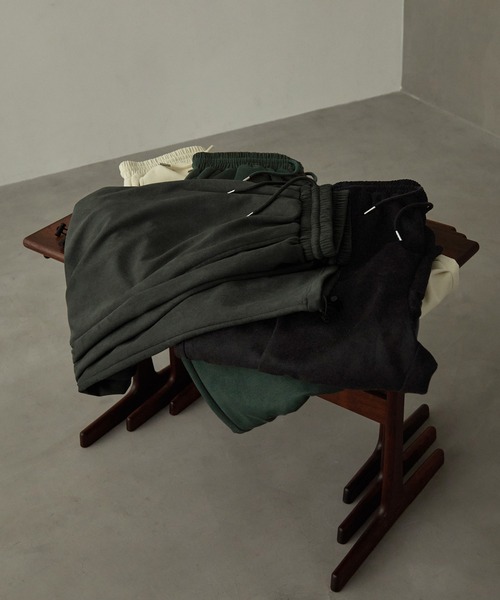 MONO-MART（モノマート）の「テックスウェード裾ドローコードタックワイドパンツ（その他パンツ・メンズ・ブラック/グリーン/アイボリー/チャコール・S/M/L）」の5枚目の写真