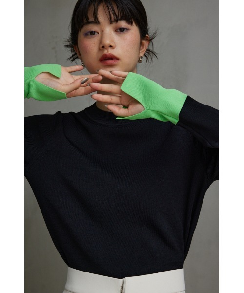 AZUL by moussy（アズールバイマウジー）の「カラーカフブロックニットトップス（ニット/セーター・レディース・ブラック/ネイビー/グレー・FREE）」の4枚目の写真