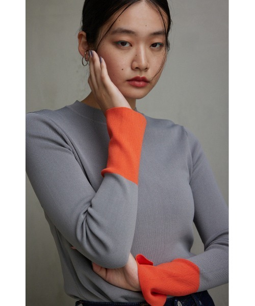 AZUL by moussy（アズールバイマウジー）の「カラーカフブロックニットトップス（ニット/セーター・レディース・ブラック/ネイビー/グレー・FREE）」の14枚目の写真