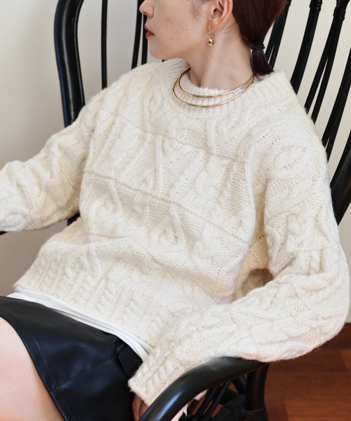 ULEULA（ウルア）の「ボリュームケーブルニット（ニット/セーター・レディース・アイボリー/オレンジ/グレー・FREE）」の4枚目の写真