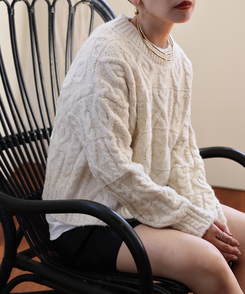 ULEULA（ウルア）の「ボリュームケーブルニット（ニット/セーター・レディース・アイボリー/オレンジ/グレー・FREE）」の5枚目の写真