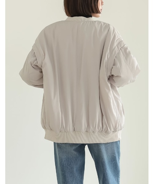 Re:EDIT（リエディ）の「[2WAY]中綿入り袖取り外しMA-1（MA-1・レディース・カーキ/ブラック/アイボリー・MEDIUM）」の16枚目の写真