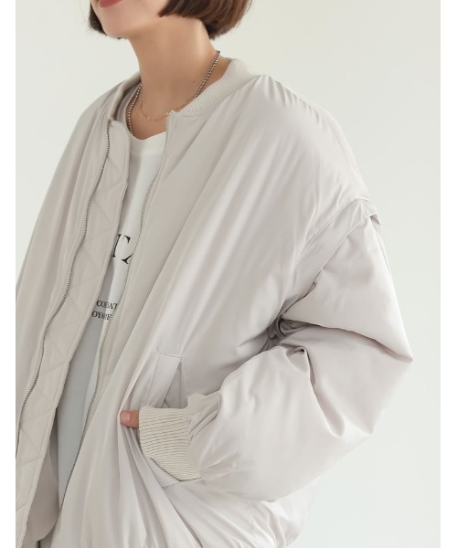 Re:EDIT（リエディ）の「[2WAY]中綿入り袖取り外しMA-1（MA-1・レディース・カーキ/ブラック/アイボリー・MEDIUM）」の21枚目の写真