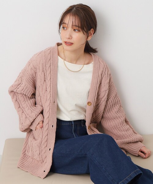 SHOO・LA・RUE（シューラルー）の「◆ずっと触っていたくなる モールケーブル カーディガン【ここちイージー/体型カバー】（カーディガン/ボレロ・レディース・グリーン/アイボリー/ピンク系/ブラウン系その他/ライトブルー/チャコールグレー・00）」の6枚目の写真