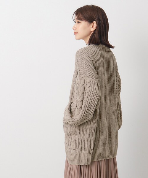 SHOO・LA・RUE（シューラルー）の「◆ずっと触っていたくなる モールケーブル カーディガン【ここちイージー/体型カバー】（カーディガン/ボレロ・レディース・グリーン/アイボリー/ピンク系/ブラウン系その他/ライトブルー/チャコールグレー・00）」の12枚目の写真