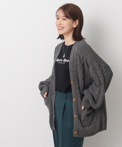 SHOO・LA・RUE（シューラルー）の「◆ずっと触っていたくなる モールケーブル カーディガン【ここちイージー/体型カバー】（カーディガン/ボレロ・レディース・グリーン/アイボリー/ピンク系/ブラウン系その他/ライトブルー/チャコールグレー・00）」の15枚目の写真