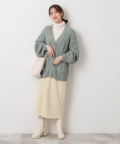 SHOO・LA・RUE（シューラルー）の「◆ずっと触っていたくなる モールケーブル カーディガン【ここちイージー/体型カバー】（カーディガン/ボレロ・レディース・グリーン/アイボリー/ピンク系/ブラウン系その他/ライトブルー/チャコールグレー・00）」の16枚目の写真