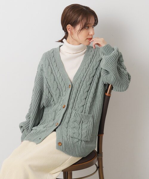 SHOO・LA・RUE（シューラルー）の「◆ずっと触っていたくなる モールケーブル カーディガン【ここちイージー/体型カバー】（カーディガン/ボレロ・レディース・グリーン/アイボリー/ピンク系/ブラウン系その他/ライトブルー/チャコールグレー・00）」の18枚目の写真
