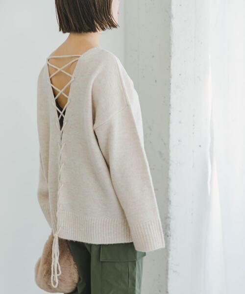 ITEMS URBANRESEARCH(アイテムズ アーバンリサーチ)の「バック編みニット(ニット/セーター・レディース・イエロー/グレー系その他/アイボリー・FREE)」の5枚目の写真