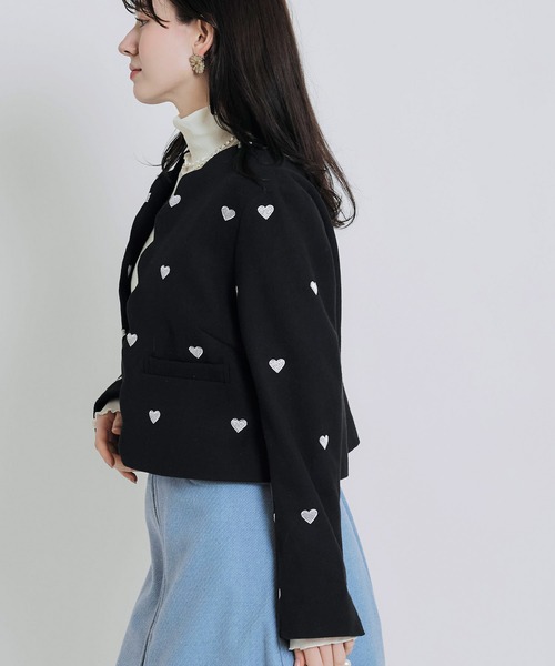 PICCIN PERLA(ピッチンペルラ)の「ハート刺繍スカラップジャケット(ノーカラージャケット・レディース・ベージュ/ブラック・M)」の19枚目の写真