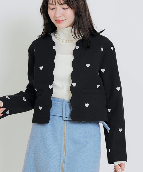 PICCIN PERLA(ピッチンペルラ)の「ハート刺繍スカラップジャケット(ノーカラージャケット・レディース・ベージュ/ブラック・M)」の18枚目の写真