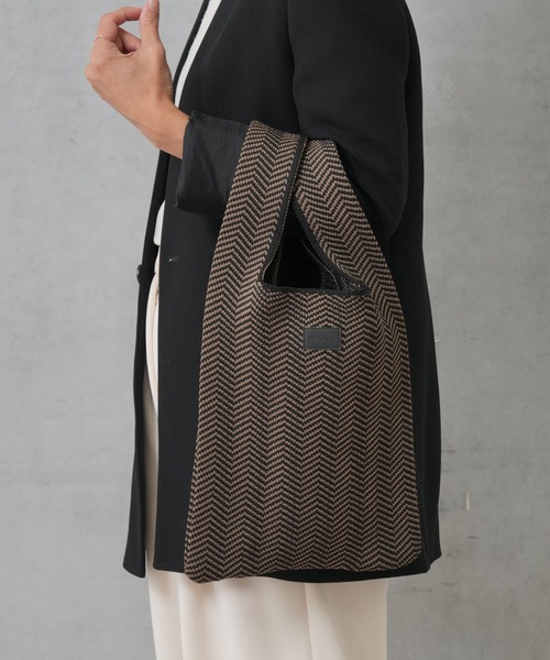 Actually（アクチュアリー）の「ニットバッグ ヘリンボーン Mサイズ（ハンドバッグ・レディース・ブラウン/ブラック・フリー）」の11枚目の写真