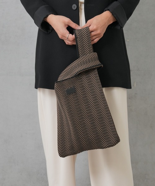Actually（アクチュアリー）の「ニットバッグ ヘリンボーン Mサイズ（ハンドバッグ・レディース・ブラウン/ブラック・フリー）」の12枚目の写真