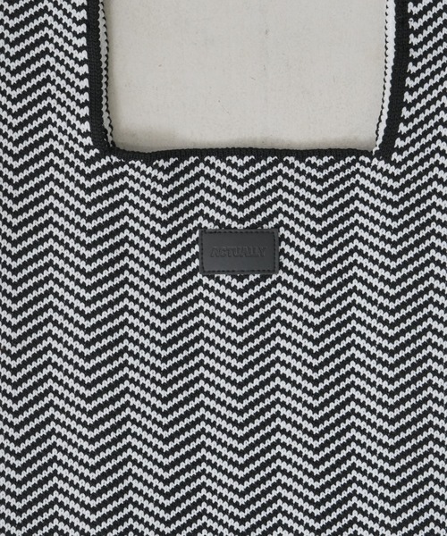 Actually（アクチュアリー）の「ニットバッグ ヘリンボーン Mサイズ（ハンドバッグ・レディース・ブラウン/ブラック・フリー）」の6枚目の写真