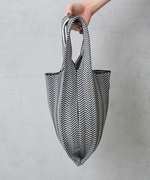 Actually（アクチュアリー）の「ニットバッグ ヘリンボーン Mサイズ（ハンドバッグ・レディース・ブラウン/ブラック・フリー）」の9枚目の写真