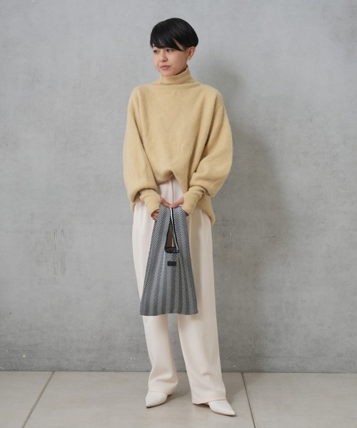 Actually（アクチュアリー）の「ニットバッグ ヘリンボーン Mサイズ（ハンドバッグ・レディース・ブラウン/ブラック・フリー）」の4枚目の写真