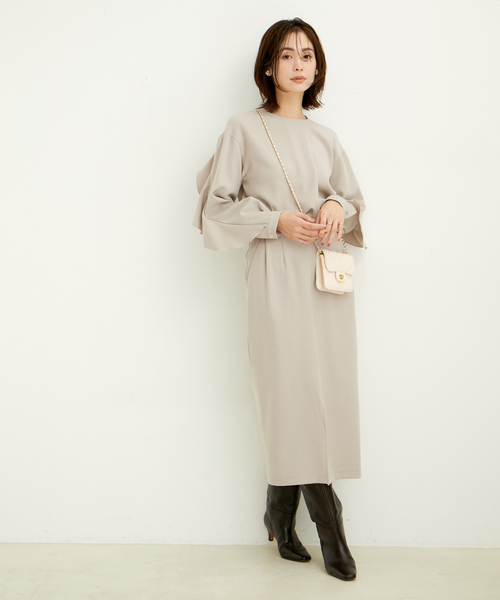 le cercle ADAM ET ROPE'(ルセルクルアダムエロペ)の「【セットアップ対応】ミディツィルフリルブラウス(シャツ/ブラウス・レディース・ブラック/グリーン系その他2/グレー系その他・FREE)」の5枚目の写真