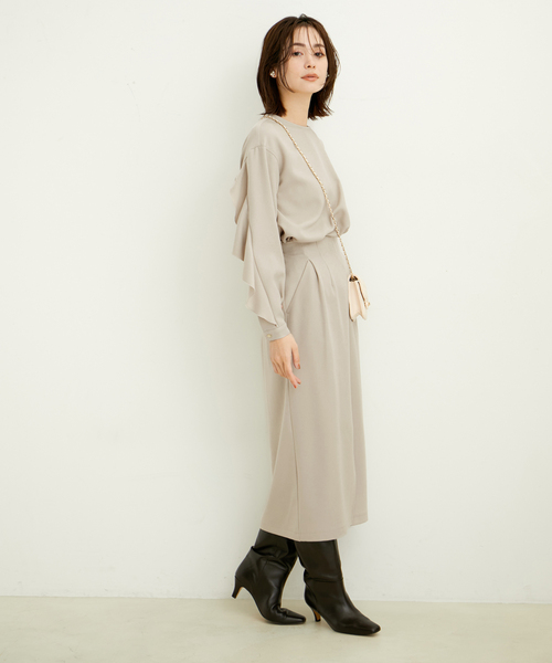 le cercle ADAM ET ROPE'(ルセルクルアダムエロペ)の「【セットアップ対応】ミディツィルフリルブラウス(シャツ/ブラウス・レディース・ブラック/グリーン系その他2/グレー系その他・FREE)」の6枚目の写真