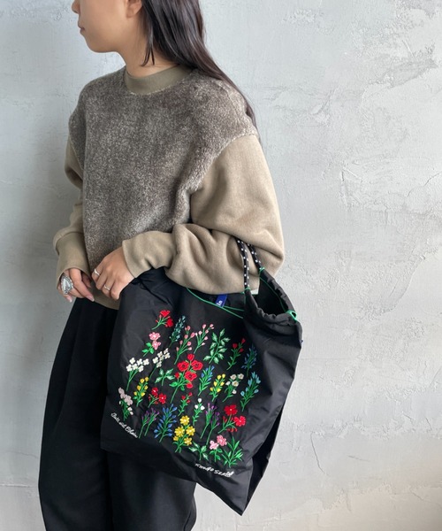 Ball&Chain（ボールアンドチェーン）の「[BALL&CHAIN/ボールアンドチェーン] S.FLOWER 刺繍デザインナイロントートバッグ（トートバッグ・レディース・ブラック/ベージュ・M）」の3枚目の写真