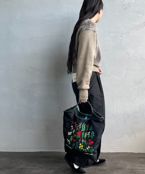 Ball&Chain（ボールアンドチェーン）の「[BALL&CHAIN/ボールアンドチェーン] S.FLOWER 刺繍デザインナイロントートバッグ（トートバッグ・レディース・ブラック/ベージュ・M）」の7枚目の写真