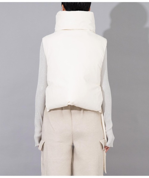 Settimissimo（セッティミッシモ）の「サイドオープン ファイバーダウン ショートベスト ジレ（ダウンベスト・レディース・アイボリー/ブラック・M）」の5枚目の写真