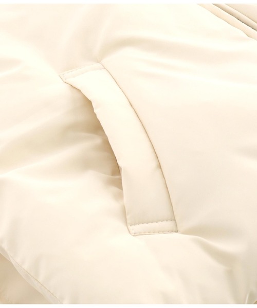 Settimissimo（セッティミッシモ）の「サイドオープン ファイバーダウン ショートベスト ジレ（ダウンベスト・レディース・アイボリー/ブラック・M）」の8枚目の写真