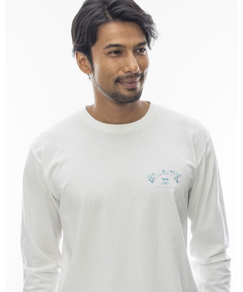 BILLABONG(ビラボン)の「BILLABONG メンズ ARCH LOGO ロンT 【2024年春夏モデル】/ビラボンアーチブランドロゴバックプリントレギュラーフィットロングカットソー(Tシャツ/カットソー・メンズ・ブラック/ホワイト/オフホワイト・MEDIUM/X-LARGE/LARGE)」の2枚目の写真