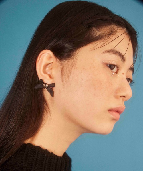 Casselini（キャセリーニ）の「Casselini(キャセリーニ)リボンピアス（ピアス（両耳用）・レディース・シルバー/ゴールド・FREE）」の4枚目の写真