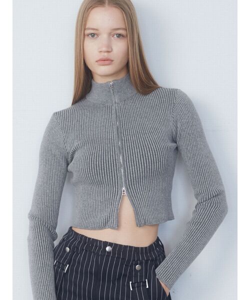 EMODA(エモダ)の「プレーティングリブジップニット(ニット/セーター・レディース・ブルー/ブラック/グレー/オレンジ/アイボリー/グリーン・FREE)」の4枚目の写真