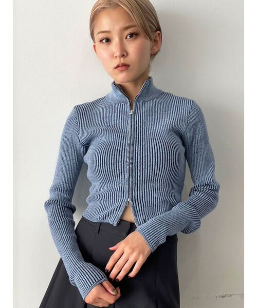 EMODA(エモダ)の「プレーティングリブジップニット(ニット/セーター・レディース・ブルー/ブラック/グレー/オレンジ/アイボリー/グリーン・FREE)」の11枚目の写真