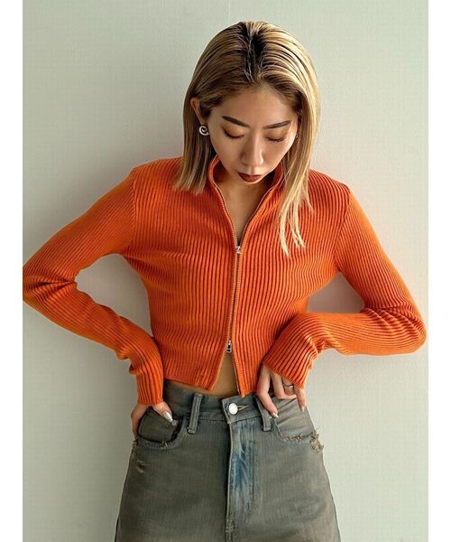 EMODA(エモダ)の「プレーティングリブジップニット(ニット/セーター・レディース・ブルー/ブラック/グレー/オレンジ/アイボリー/グリーン・FREE)」の16枚目の写真