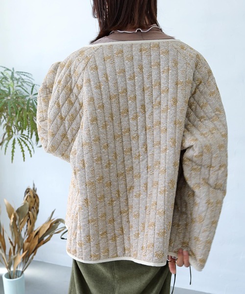 Crisp(クリスプ)の「エスニックキルティングジャケット(ノーカラージャケット・レディース・グレー/ピンク・FREE)」の9枚目の写真