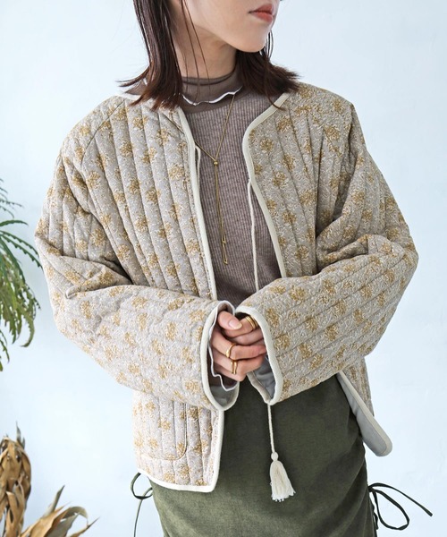 Crisp(クリスプ)の「エスニックキルティングジャケット(ノーカラージャケット・レディース・グレー/ピンク・FREE)」の11枚目の写真