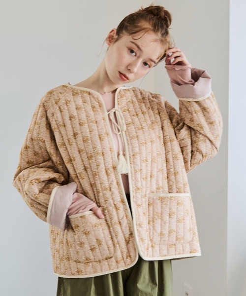 Crisp(クリスプ)の「エスニックキルティングジャケット(ノーカラージャケット・レディース・グレー/ピンク・FREE)」の12枚目の写真