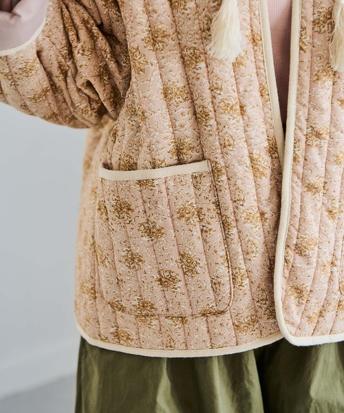 Crisp(クリスプ)の「エスニックキルティングジャケット(ノーカラージャケット・レディース・グレー/ピンク・FREE)」の15枚目の写真