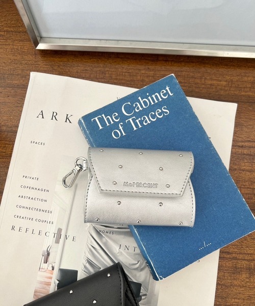 Me%（ミィパーセント）の「スタッズカスタムレターポーチ 104175（コインケース・レディース・シルバー/ブルー/ブラック・FREE）」の11枚目の写真