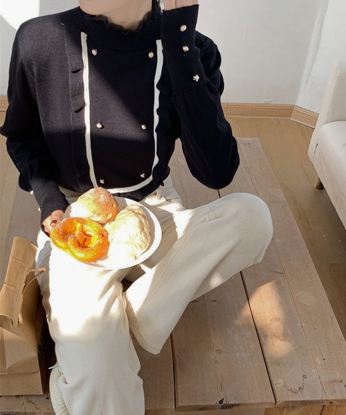 MILAE(ミレ)の「パールボタン×フロントフリルデザインハイネックニットトップス(ニット/セーター・レディース・グレー/ブラック/ベージュ・FREE)」の6枚目の写真