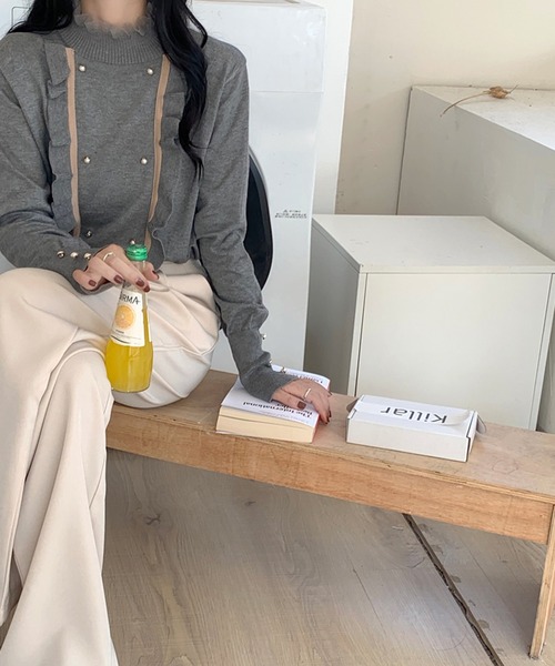 MILAE(ミレ)の「パールボタン×フロントフリルデザインハイネックニットトップス(ニット/セーター・レディース・グレー/ブラック/ベージュ・FREE)」の19枚目の写真