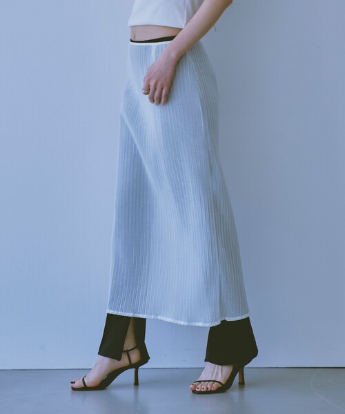 CODE A(コードエー)の「sheer pleats skirt(スカート・レディース・ホワイト/ライトベージュ/ブラック・38/36)」の2枚目の写真