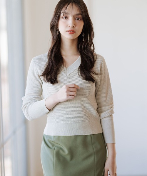 Andemiu(アンデミュウ)の「ラメコンパクトVニット111585(ニット/セーター・レディース・ベージュ/オレンジ/ホワイト・FREE)」の21枚目の写真