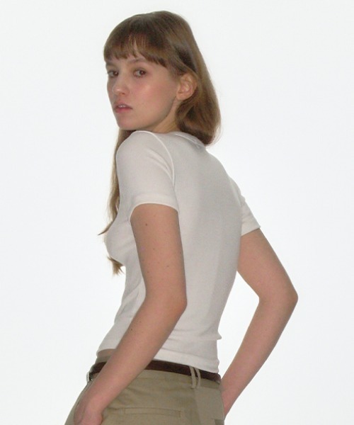 CRANK（クランク）の「A'GEM/9 × .kom 『CRANK/クランク』 CREW NECK BASIC TOP/ベーシッククルーネックTシャツ（Tシャツ/カットソー・レディース・ブラック/ホワイト/グレー/グリーン・FREE）」の8枚目の写真