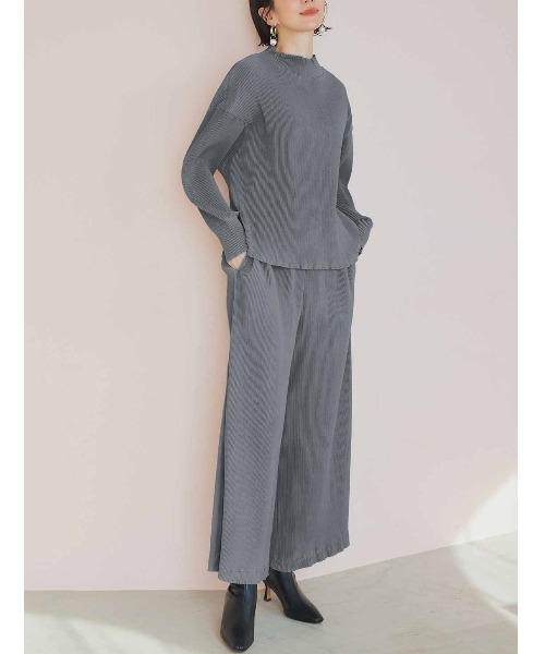 IEDIT(イディット)の「ボディーをメイクするプリーツ素材のワイドパンツ(その他パンツ・レディース・グレー/ブラック・MEDIUM/LARGE/XX-LARGE/X-LARGE/XXX-LARGE)」の3枚目の写真