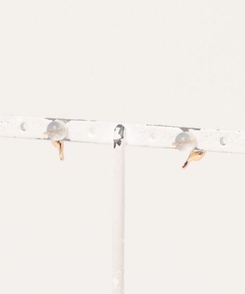 Fun & Daily（ファンアンドデイリー）の「スモールフラワージルコンピアス（ピアス（両耳用）・レディース・ゴールド/シルバー・FREE）」の5枚目の写真