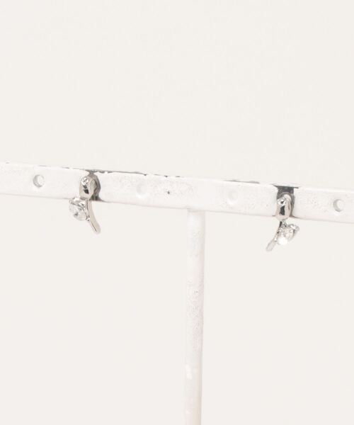 Fun & Daily（ファンアンドデイリー）の「スモールフラワージルコンピアス（ピアス（両耳用）・レディース・ゴールド/シルバー・FREE）」の4枚目の写真