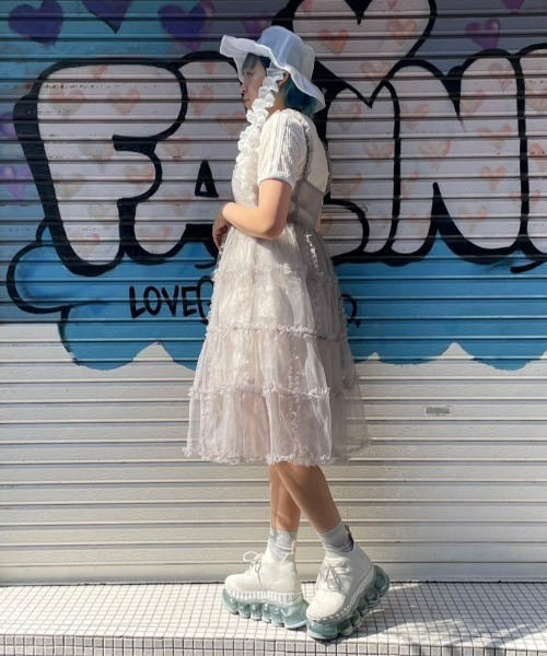 Candy Stripper（キャンディストリッパー）の「ROMANESQUE FRILL CAMISOLE ドレス（ワンピース・レディース・グレー/オフホワイト/ブラック・2）」の15枚目の写真